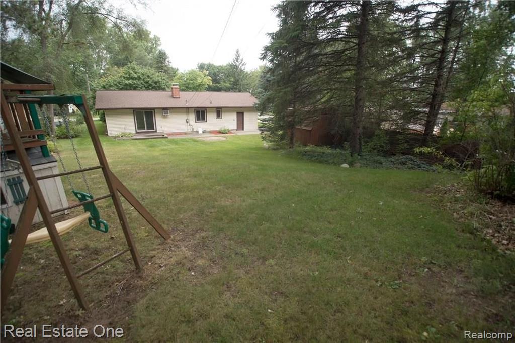1452 Crest Road Howell, MI 48843 - Photo 30 of 33