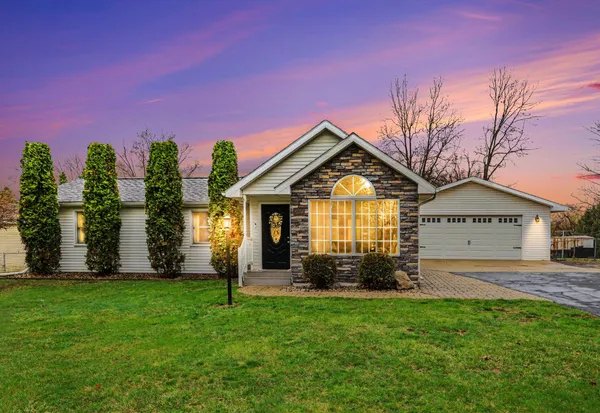 $209,900 | 524 South Rosewood, Jackson, MI 49201