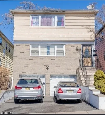 $2,500 | 32 Argyle Terrace, Unit 2, Irvington, NJ 07111