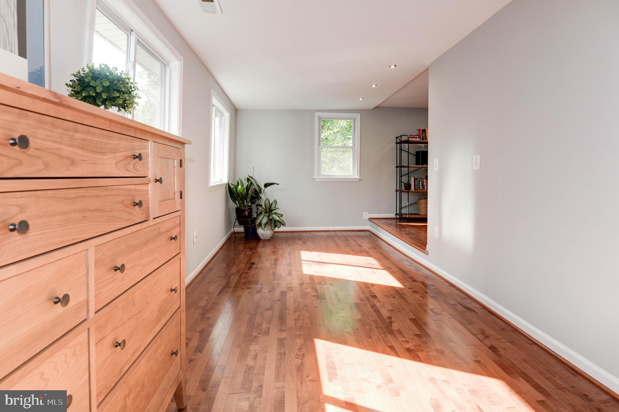 713 South Glebe Road Arlington, VA 22204 - Photo 22 of 51 Owners Suite with Sitting Area