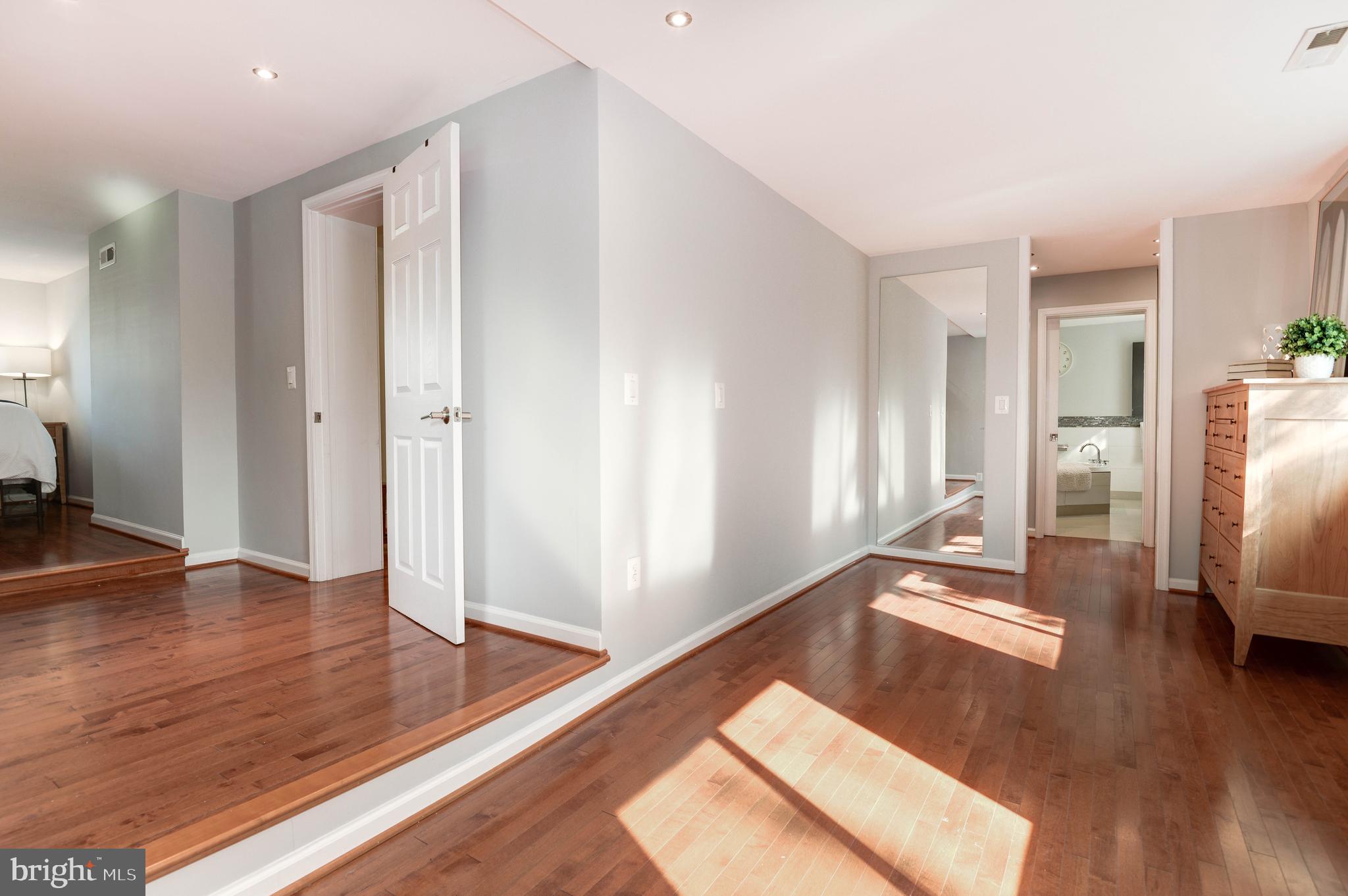 713 South Glebe Road Arlington, VA 22204 - Photo 23 of 51 Owners Suite with Sitting Area