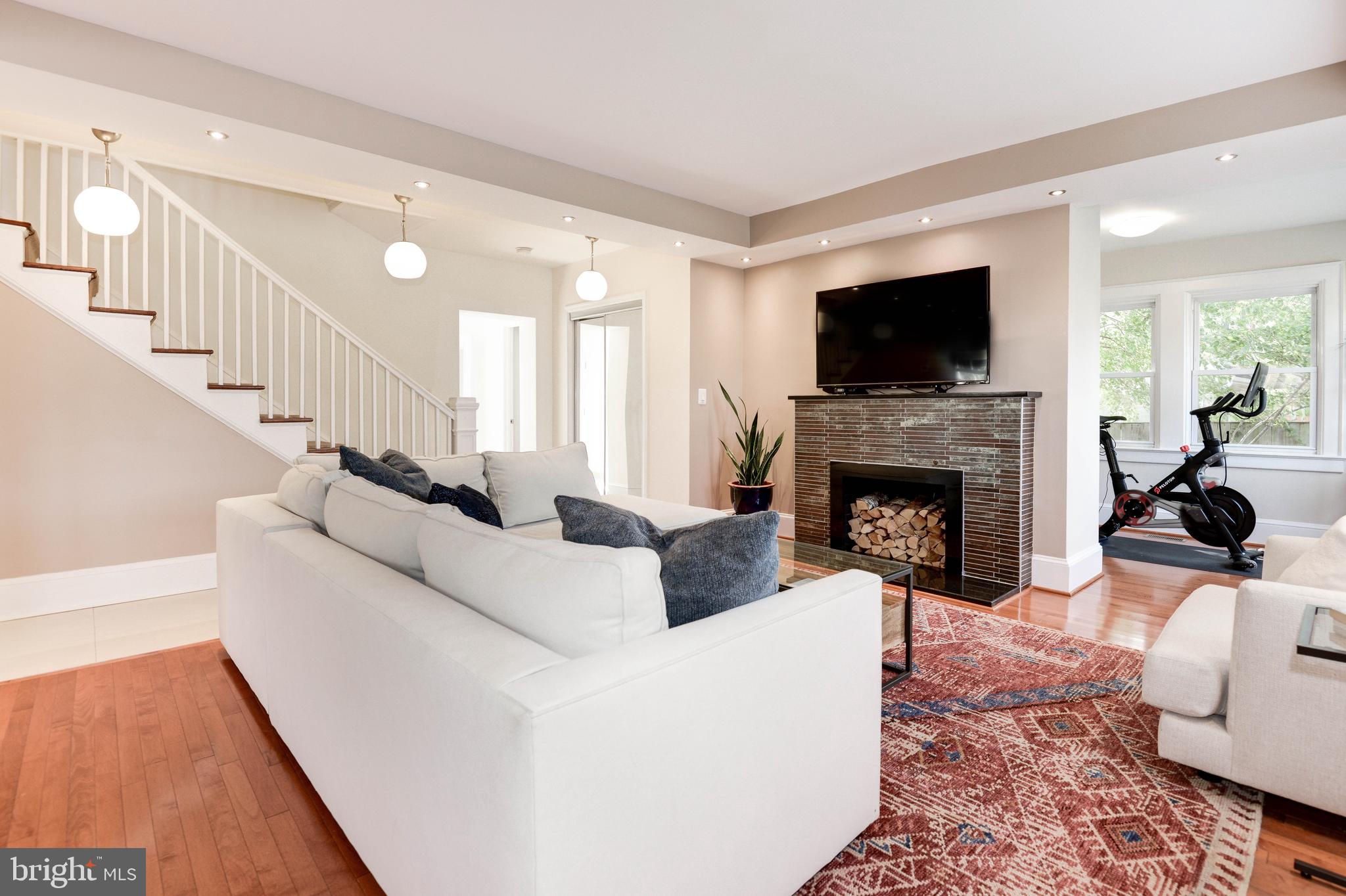 713 South Glebe Road Arlington, VA 22204 - Photo 4 of 51 Open & Bright Living Room w/ Fireplace