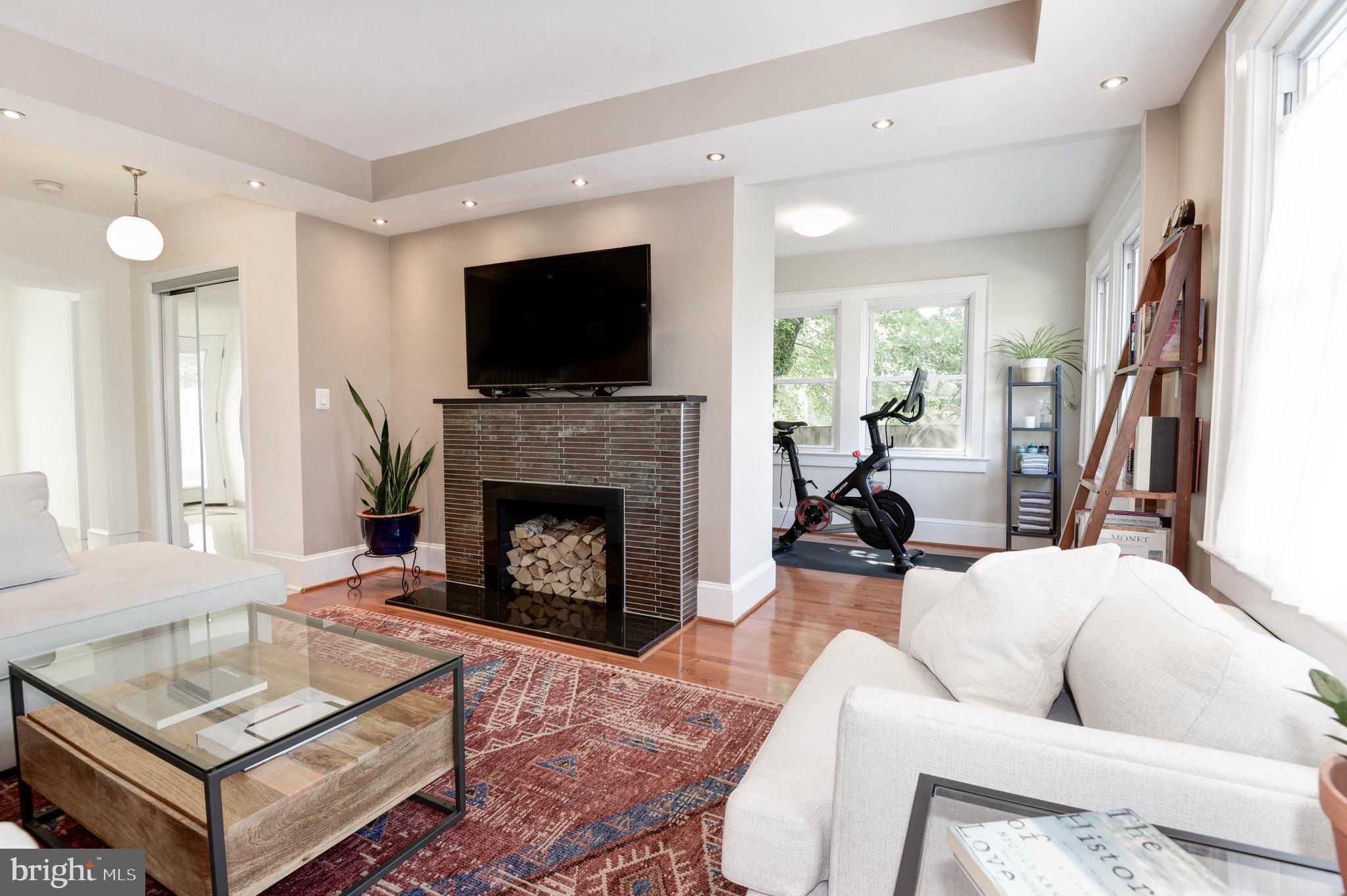 713 South Glebe Road Arlington, VA 22204 - Photo 5 of 51 Open & Bright Living Room w/ Fireplace