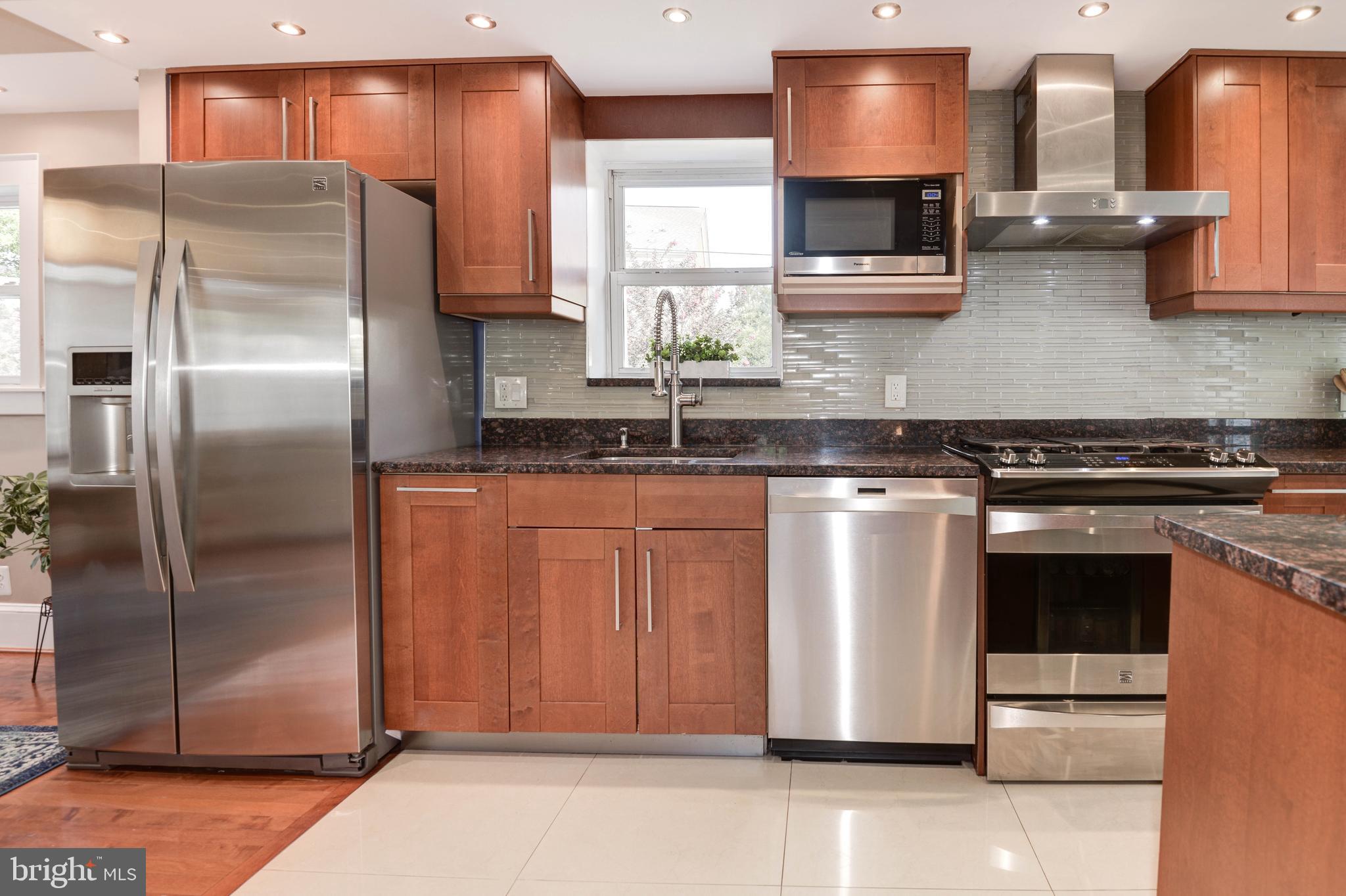 713 South Glebe Road Arlington, VA 22204 - Photo 10 of 51 Gourmet Kitchen w/ Stainless Steel Appliances