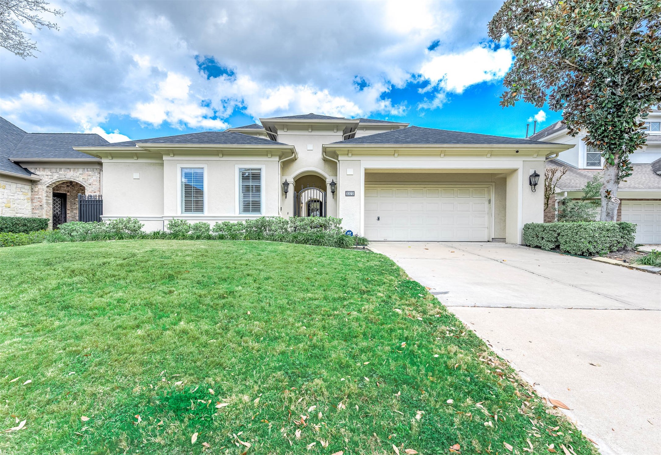 3323 Louvre Lane Houston, TX 77082 - Photo 7 of 50 Let's take a tour to your Dream Home!