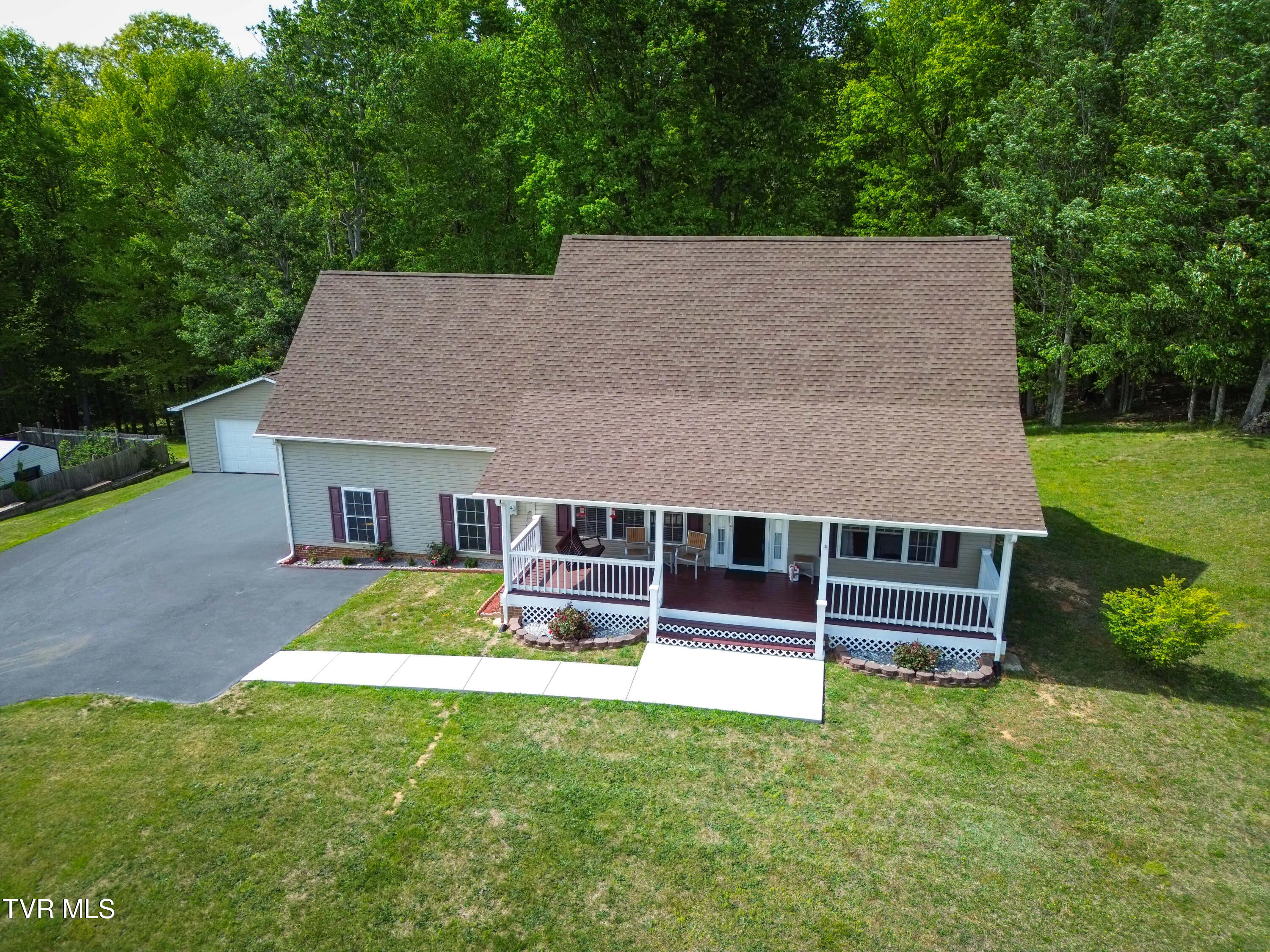 30221 Old Saltworks Road Meadowview, VA 24361 - Photo 4 of 45 Messenger_creation_3930DE64-6A12-4C2D-8E