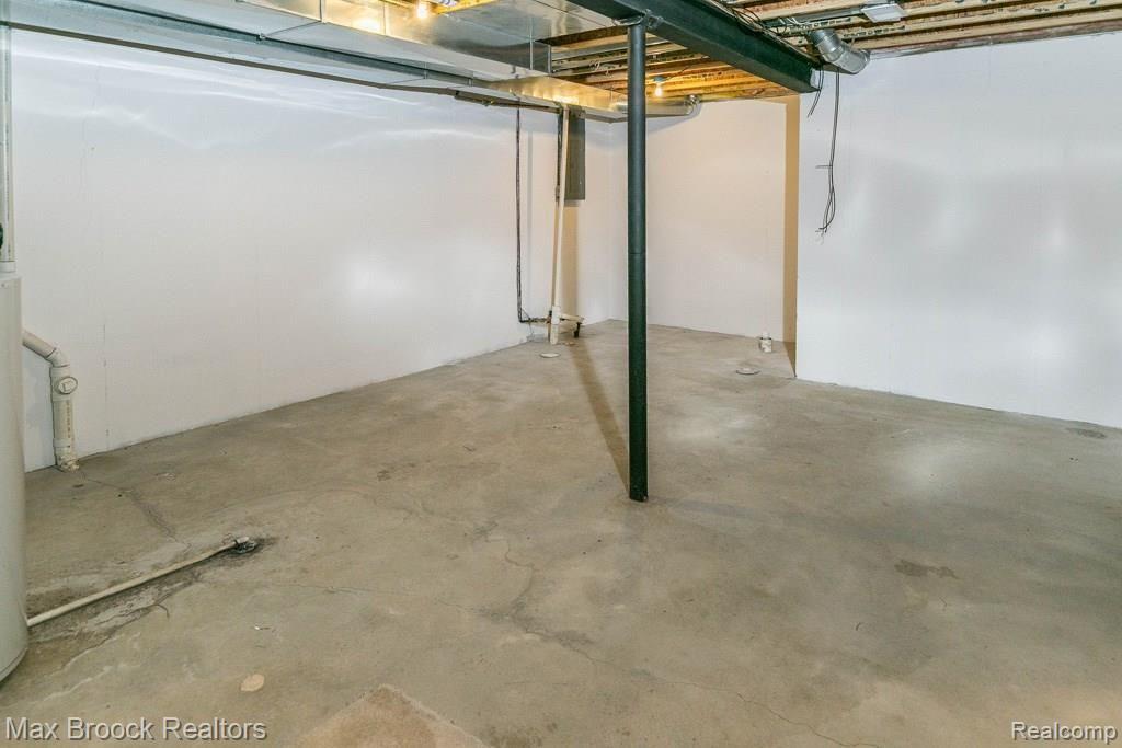 1636 Milverton Road Troy, MI 48083 - Photo 28 of 32 1636MilvertonDr-28.jpg