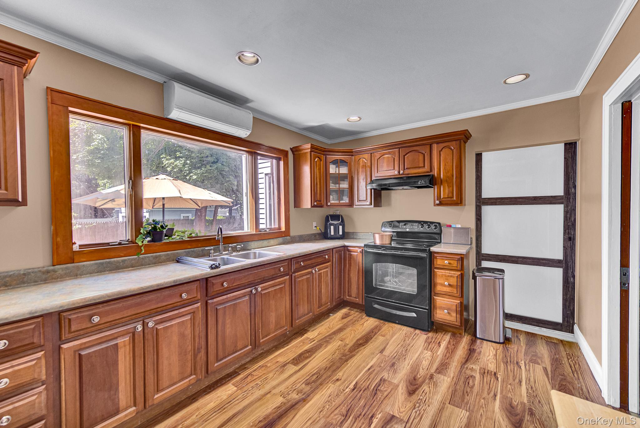 64 East Roe Boulevard Patchogue, NY 11772 - Photo 12 of 37