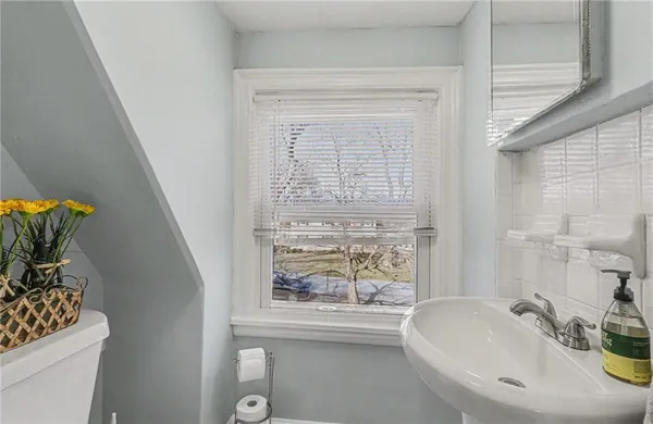 $250,000 | 921 Manor Road, Independence, MO 64055