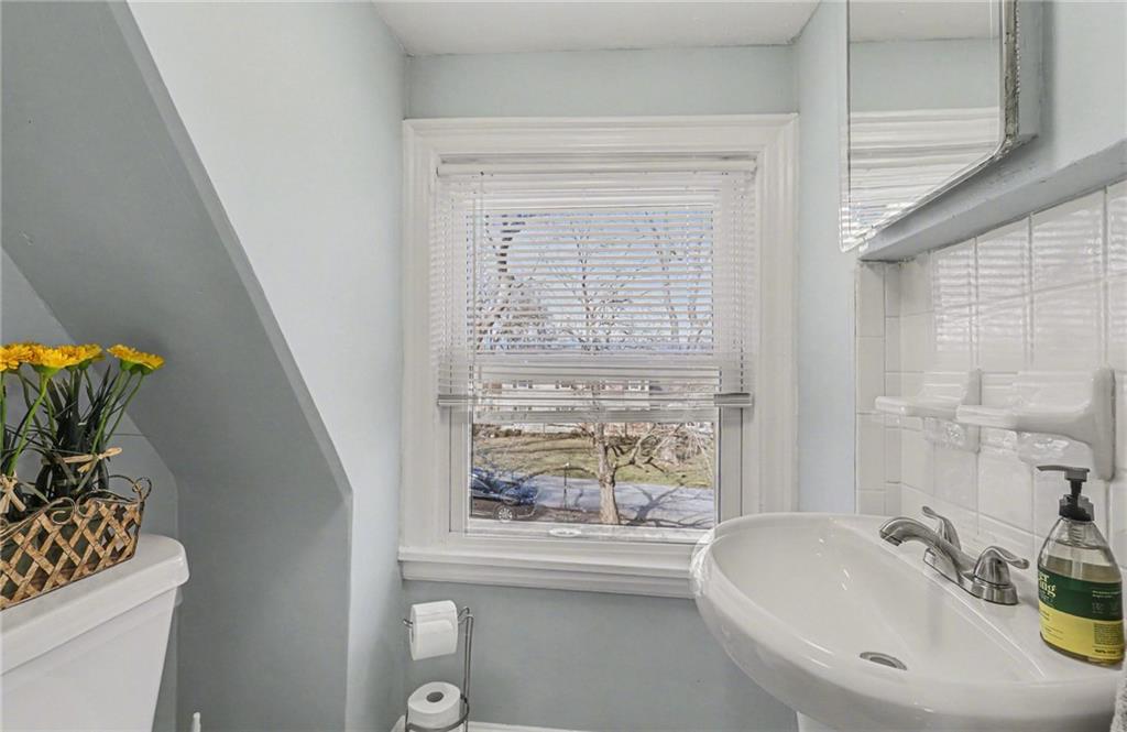 921 Manor Road Independence, MO 64055 - Photo 13 of 32