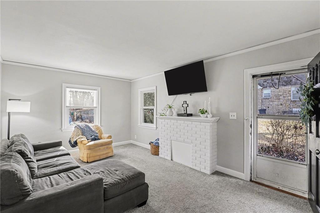 921 Manor Road Independence, MO 64055 - Photo 2 of 32