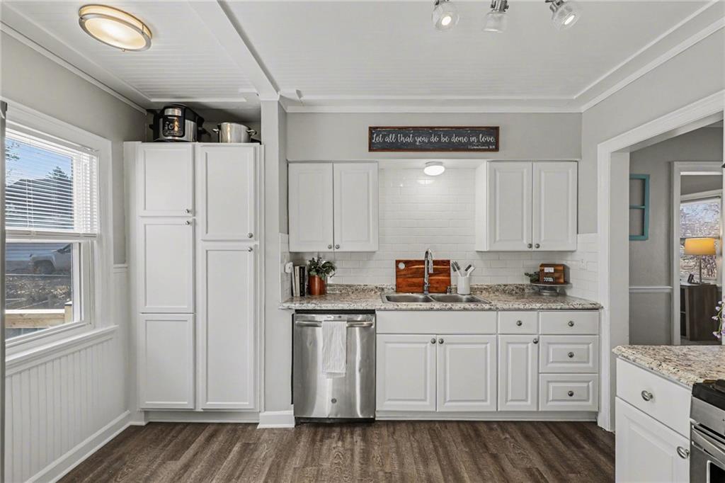 921 Manor Road Independence, MO 64055 - Photo 8 of 32