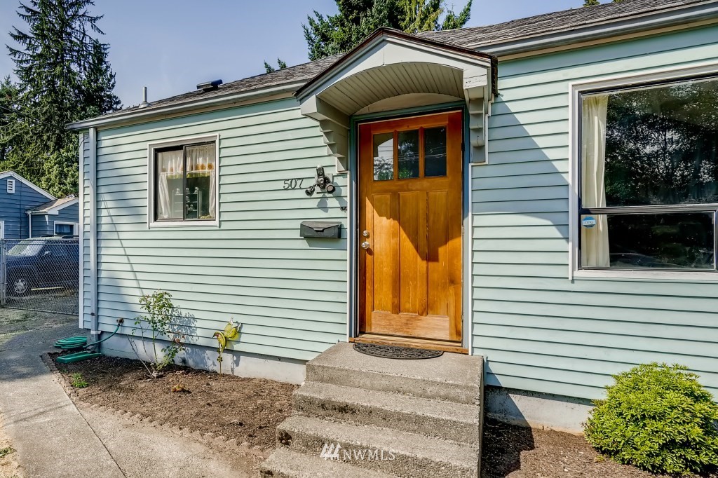 507 Harrison Street Sumner, WA 98390 - Photo 4 of 28