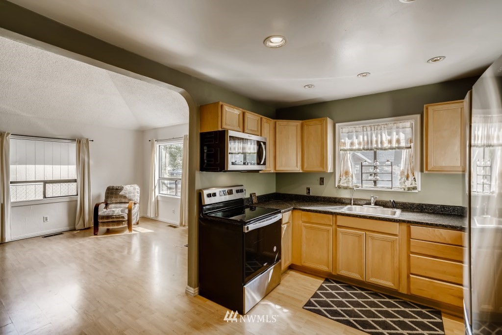 507 Harrison Street Sumner, WA 98390 - Photo 10 of 28