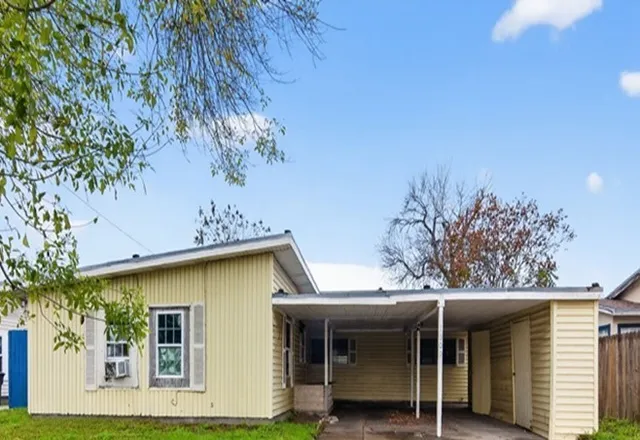 a view of a house with a tree