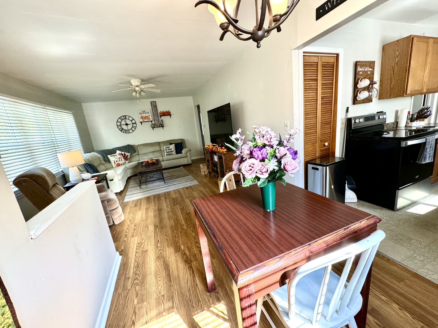 1104 South University Street Normal, IL 61761 - Photo 4 of 19 Gallery Image 4