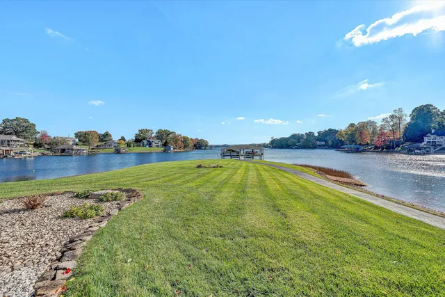 $1,145,000 | 105 Lighthouse Lane, Moneta, VA 24121