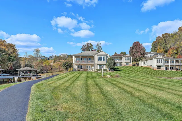 $1,145,000 | 105 Lighthouse Lane, Moneta, VA 24121