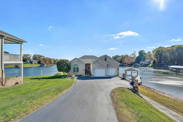 $1,145,000 | 105 Lighthouse Lane, Moneta, VA 24121