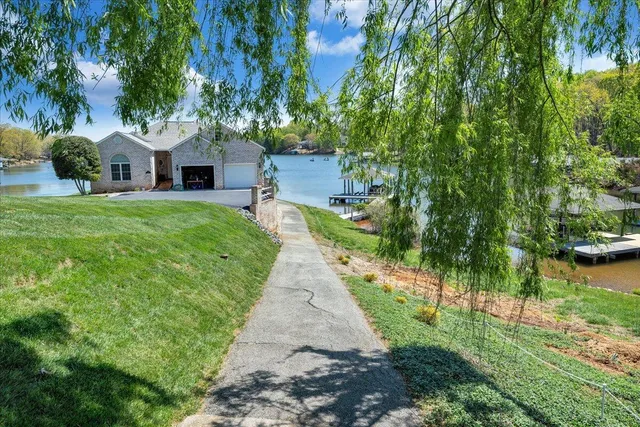 $1,145,000 | 105 Lighthouse Lane, Moneta, VA 24121