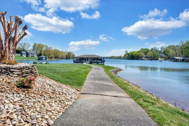 $1,145,000 | 105 Lighthouse Lane, Moneta, VA 24121