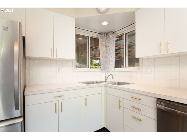 13300 Southwest Rita Drive Beaverton, OR 97005 - Photo 11 of 32 Gallery Image 11