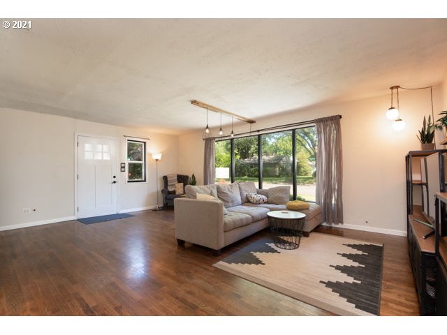 13300 Southwest Rita Drive Beaverton, OR 97005 - Photo 4 of 32 Gallery Image 4