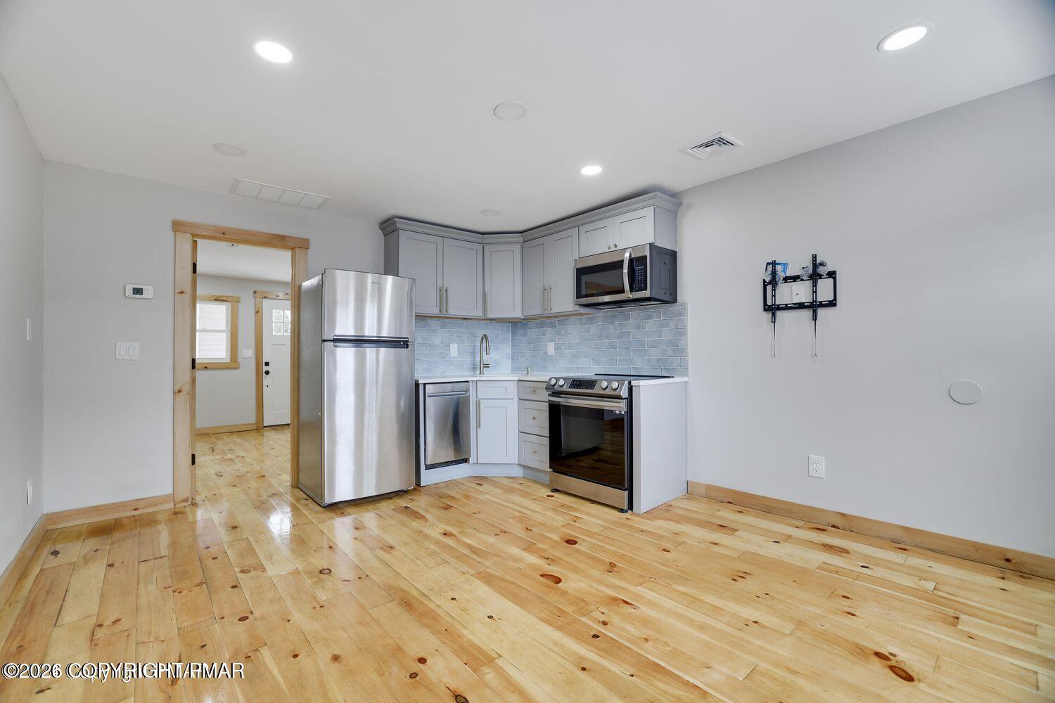314 Main Street, Unit 2 Stroudsburg, PA 18360 - Photo 3 of 7 03