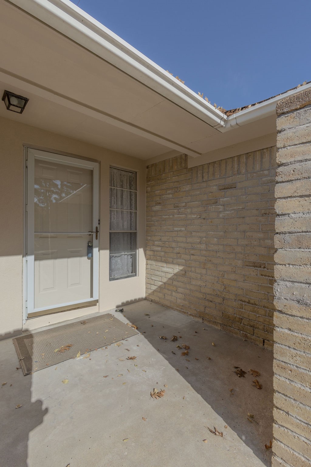 9806 Cane Creek Drive Houston, TX 77070 - Photo 2 of 28 a bathroom with a shower