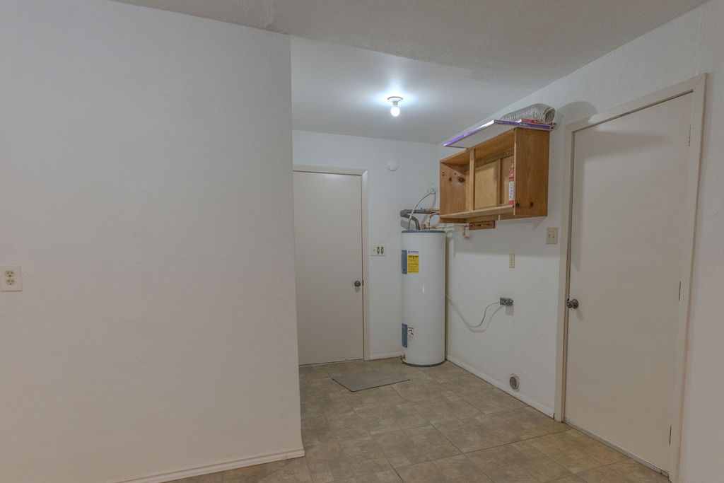 9806 Cane Creek Drive Houston, TX 77070 - Photo 27 of 28 a view of a hallway