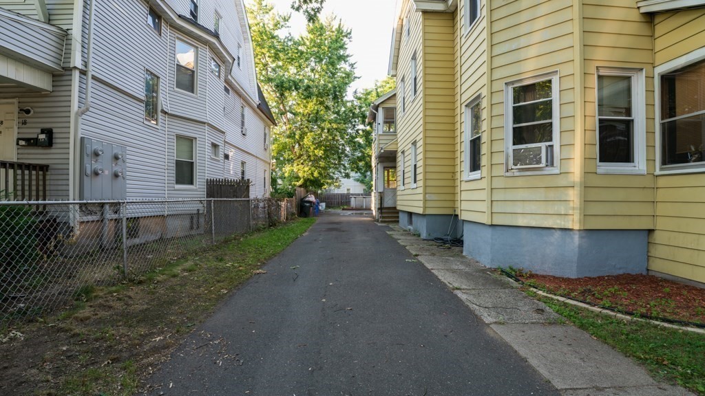 20 Alderman Street Springfield, MA 01108 - Photo 3 of 26