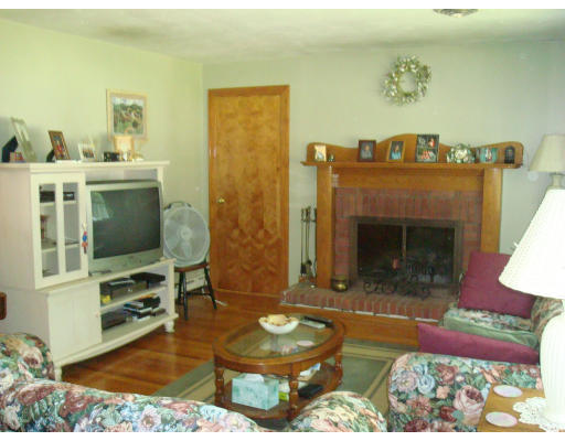 18 Chestnut Street Easthampton, MA 01027 - Photo 6 of 12