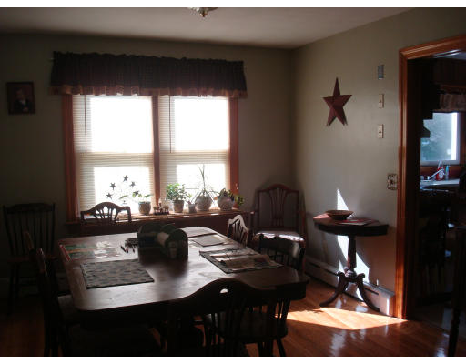 18 Chestnut Street Easthampton, MA 01027 - Photo 7 of 12