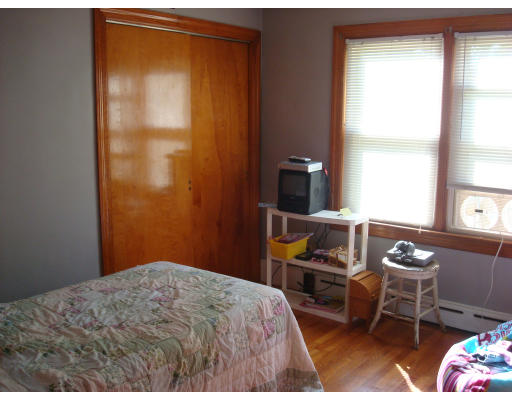 18 Chestnut Street Easthampton, MA 01027 - Photo 9 of 12