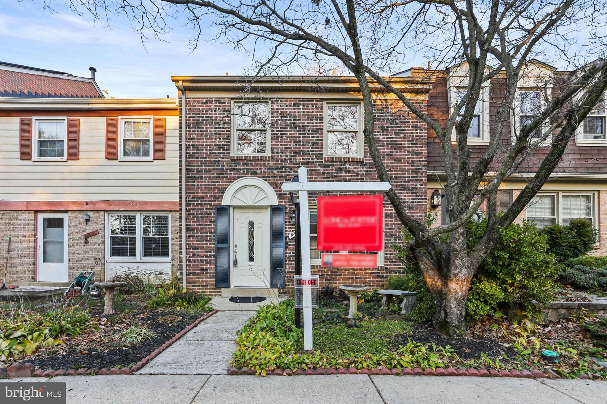 5813 Humblebee Road Columbia, MD 21045 - Photo 25 of 26 Front yard English garden style