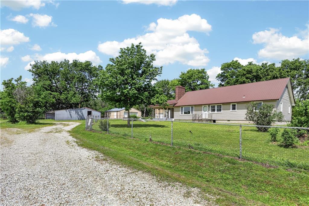 10784 Southwest 70th Street Chetopa, KS 67336 - Photo 5 of 38