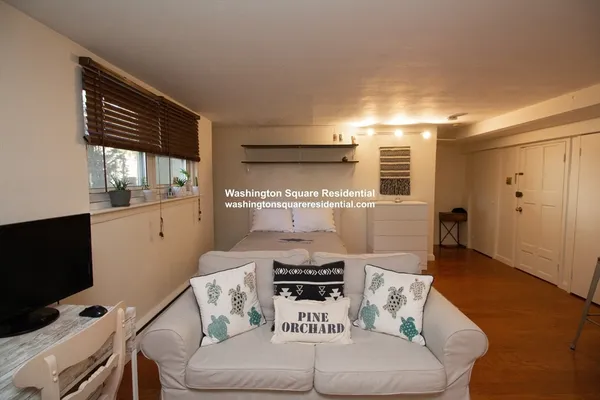 $2,100 | 105 Chestnut Street, Unit 1B, Brookline, MA 02445