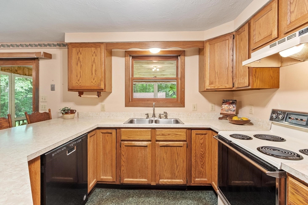 314 Maple Street Winchendon, MA 01475 - Photo 2 of 32 Gallery Image 2