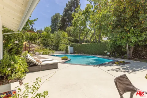 $1,595,000 | 5071 Shirley Avenue, Tarzana, CA 91356