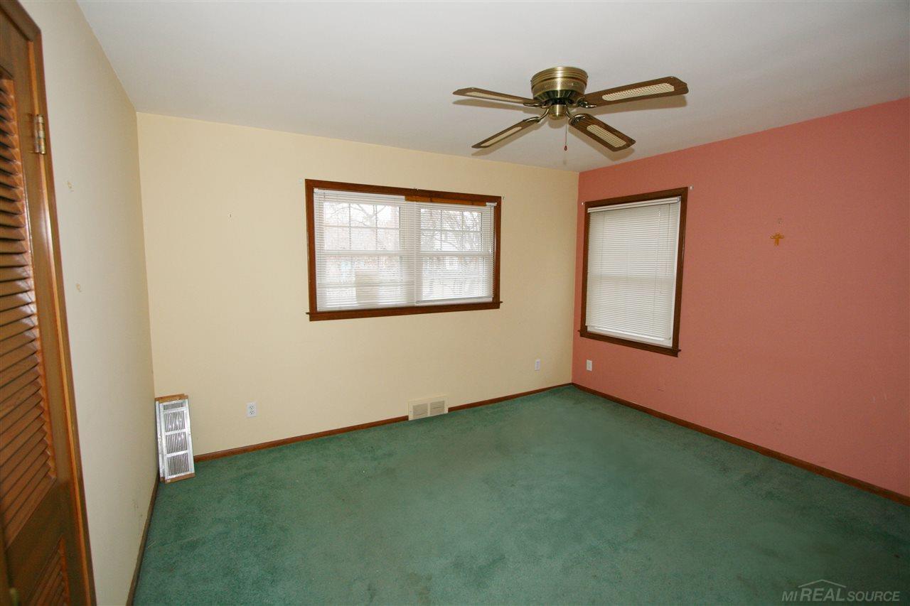165 Maplefield Road Pleasant Ridge, MI 48069 - Photo 14 of 31