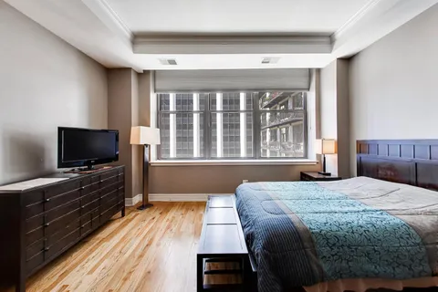 $450,000 | 212 West Washington Street, Unit 1505, Chicago, IL 60606