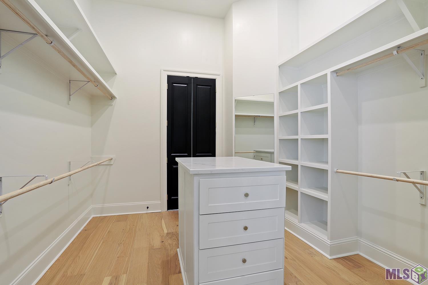 13652 Brook Point Drive Baton Rouge, LA 70810 - Photo 19 of 27 Primary Closet