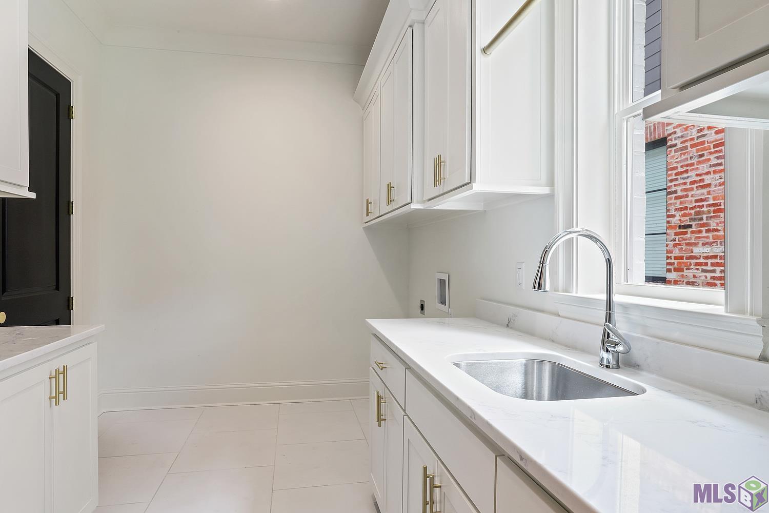 13652 Brook Point Drive Baton Rouge, LA 70810 - Photo 20 of 27 Laundry Room