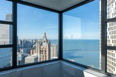 $550,000 | 401 East Ontario Street, Unit 3202, Chicago, IL 60611