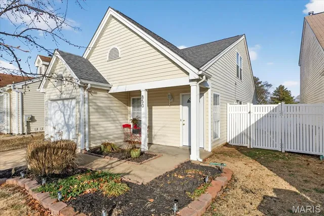 $177,000 | 850 Liberty Village Drive, Florissant, MO 63031