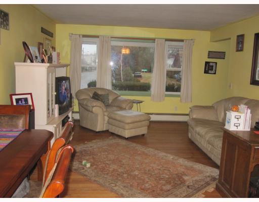 29 Boiling Spring Avenue Westerly, RI 02891 - Photo 4 of 5 Living Room.