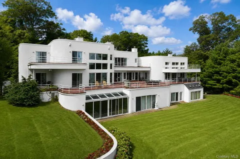 $6,995,000 | 26 Tennis Court Road, Oyster Bay, NY 11771