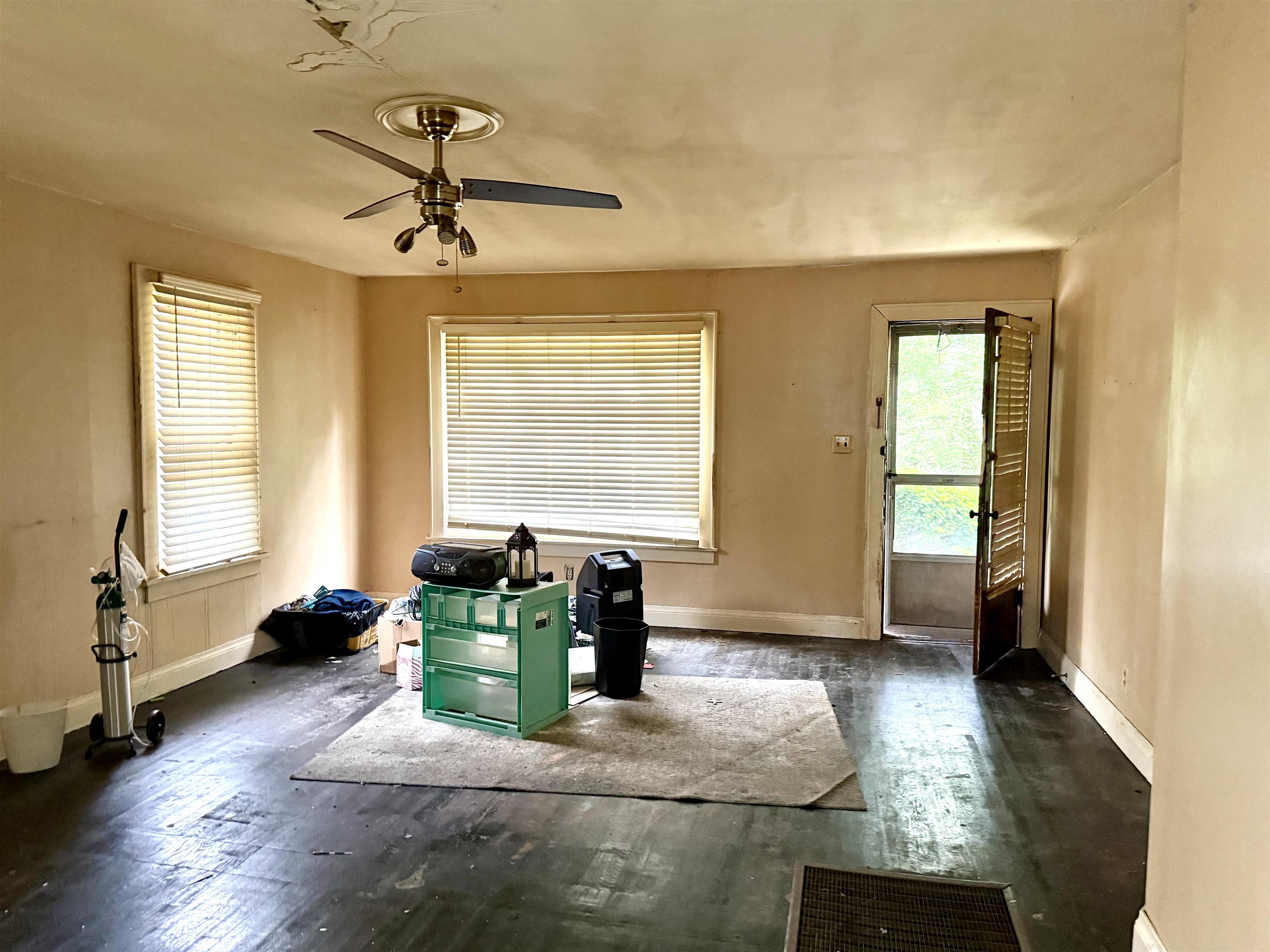 2033 Oakview Road Ashland, KY 41101 - Photo 5 of 19