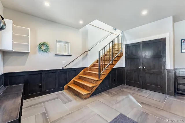 a view of entryway and hall