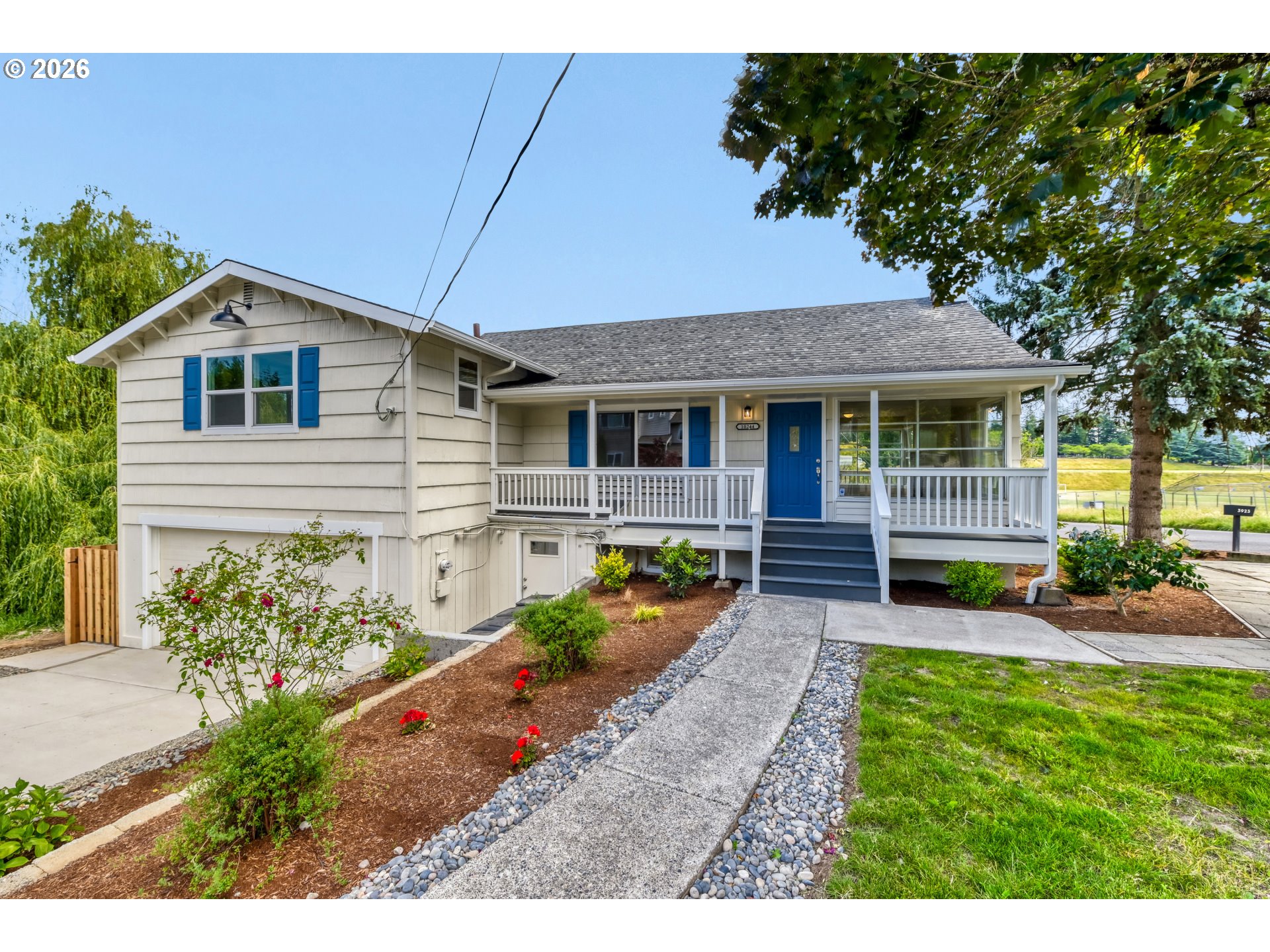 10244 Southwest 40th Avenue Portland, OR 97219 - Photo 3 of 38